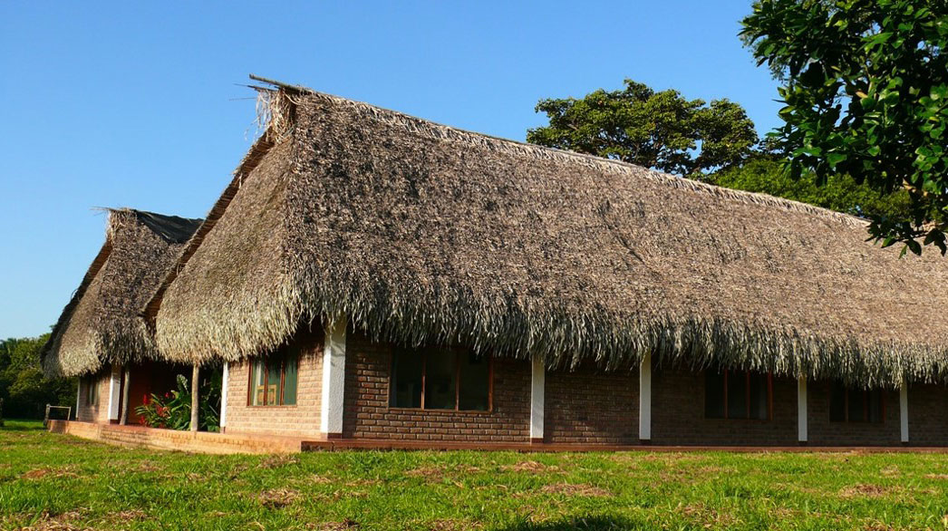 Casona principal con techo de palma de Juan Solito Ecolodge